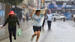 Foto que representa a Activan alerta amarilla por lluvias en 9 alcaldías durante la noche de este domingo 2 de febrero