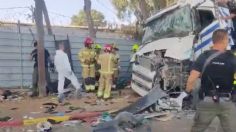 FOTOS IMPACTANTES: camión arrolla a más de 40 personas que esperaban un autobús, testigos asesinan al conductor