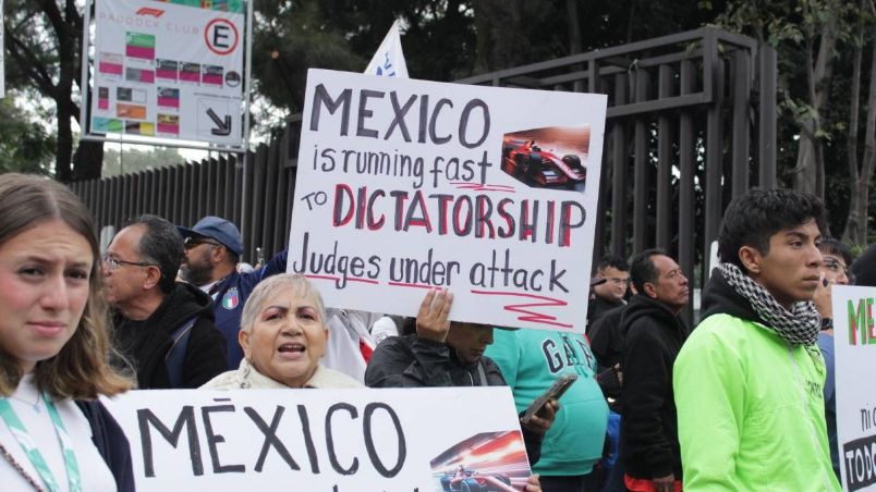 Trabajadores del Poder Judicial protestan afuera del Autódromo