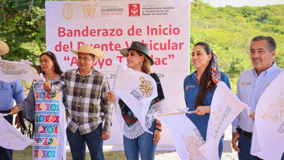 La mandataria visitó la localidad de Temalac donde inauguró el Puente 'Barranca La Hacienda' con una inversión de 7.2 millones de pesos.