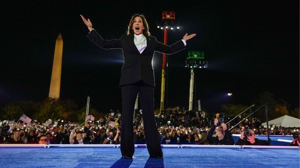 Kamala Harris ofrece el discurso de cierre de su campaña desde Washington.