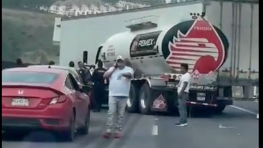 Choque en la autopista Chamapa-Lechería genera caos vial en Edomex, tráiler se llevó una pipa