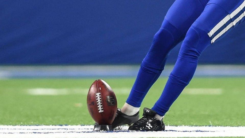 Este pateador tuvo cerca de tres lesiones en la rodilla, lo cual trunco su carrera en la NFL 
