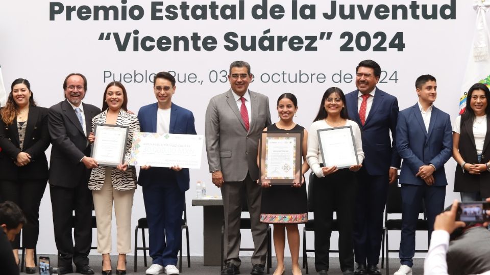 El Gobernador de Puebla invitó a las y los jóvenes a que no dejen de ser solidarios, trabajen en equipo y a que fortalezcan la sana convivencia.