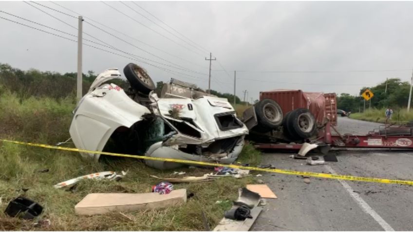 Fuerte accidente en Tamaulipas: tráiler con familia vuelca y un joven de 16 años muere