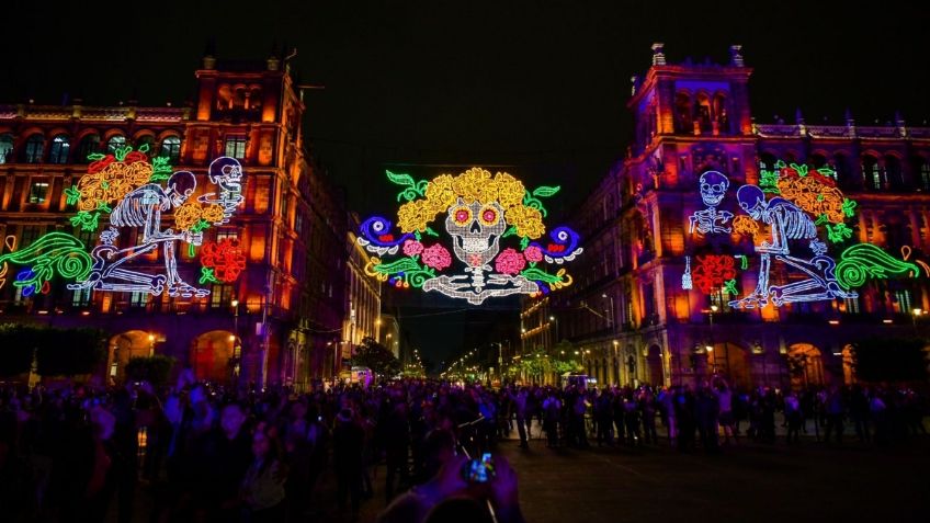 VIDEO: así se ve la Ofrenda Monumental del Zócalo tras su encendido de luces