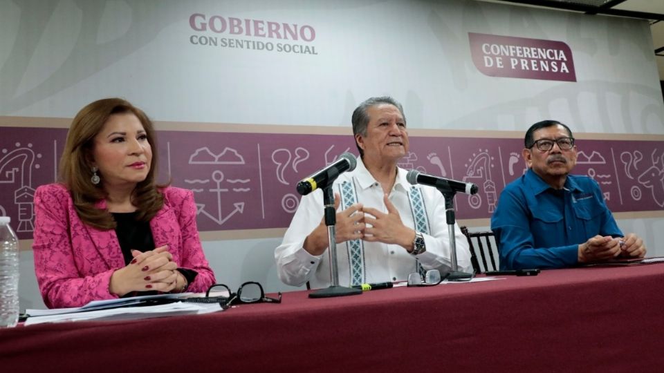 El Vocero del Gobierno del Estado, Castro Meléndrez, comentó que la situación difícil que ha vivido Sinaloa se mantiene, pero subrayó que hay una tendencia a la recuperación de la normalidad.