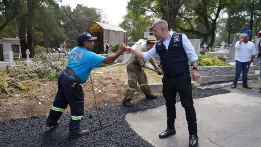 Los panteones Dolores y Sanctorum en Miguel Hidalgo se encuentra listo para recibir miles de visitantes: Mauricio Tabe