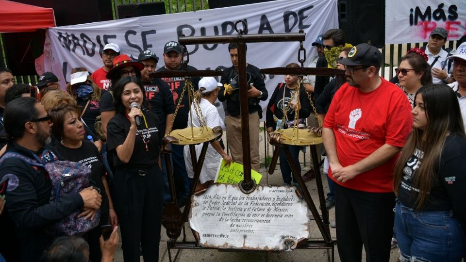 Trabajadores del Poder Judicial protestan afuera del Senado