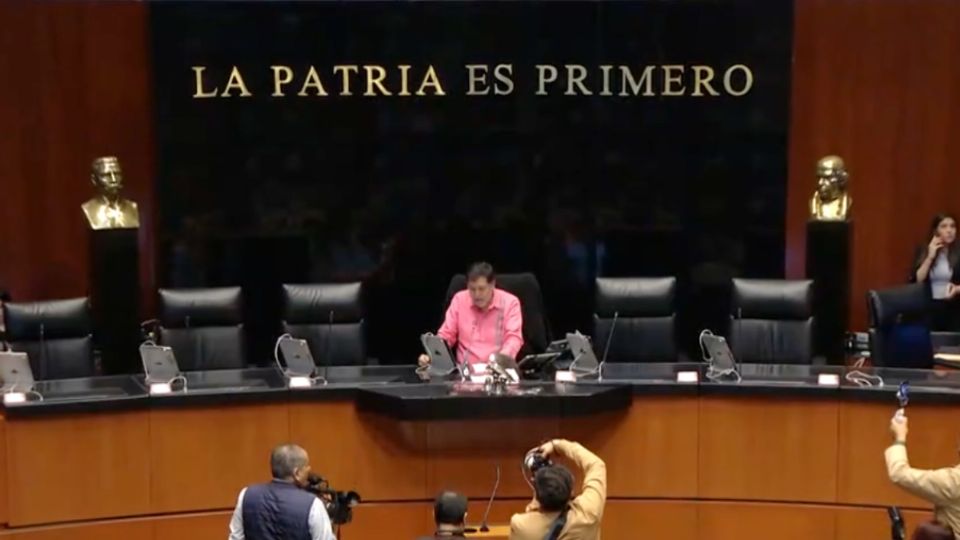 Gerardo Fernández Noroña presenta iniciativa de ley