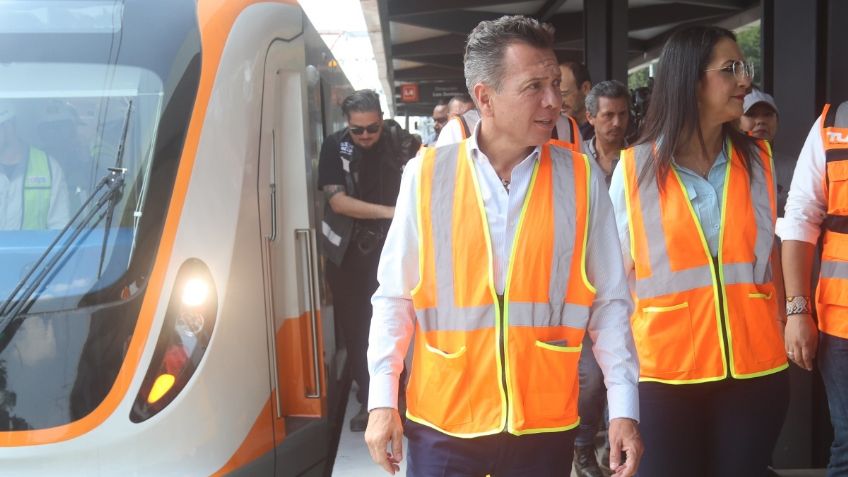 Pablo Lemus asiste a la primera prueba de rodamiento de la Línea 4 del Tren Ligero