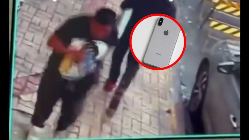 VIDEO: Un hombre se infiltra en una iglesia y se roba un celular, se persignó al salir a mitad de misa