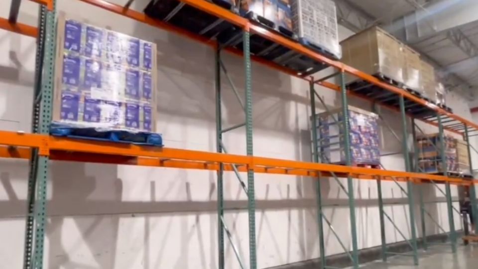 Clientes realizan compras de pánico ante los productos