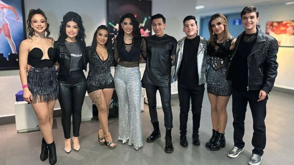 Las y los finalistas se encuentran a punto de llegar al concierto final.