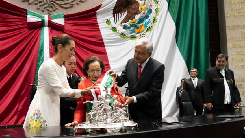 "Hasta siempre, maestra Ifigenia", así se despide Sheinbaum de la mujer que le entregó la banda presidencial