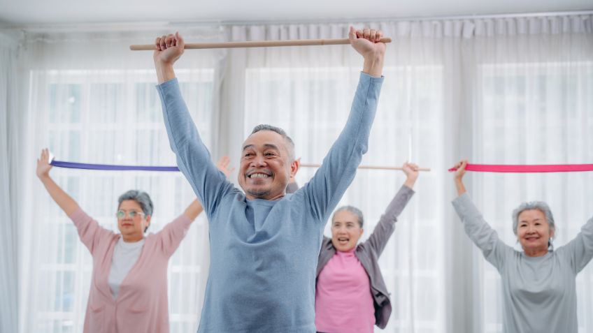 El ejercicio infalible para ganar masa muscular después de los 60 años