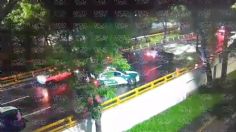 VIDEO: volcadura de auto complica Circuito Interior a la altura de San Miguel Chapultepec