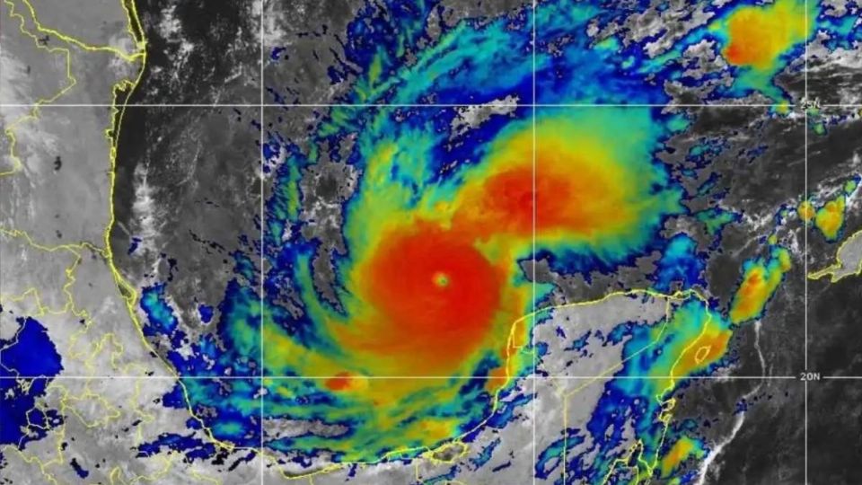 Por huracán Milton categoría 5, inician las labores de evacuación en zona costera de Yucatán