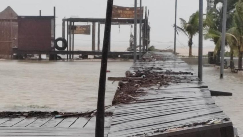 VIDEO Huracán Milton causa destrozos en calles y muelles de Progreso