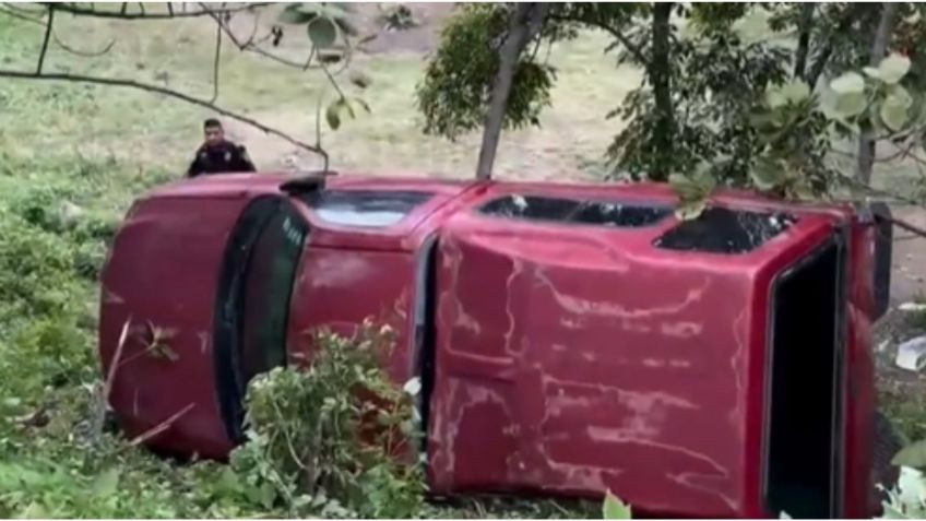 Fuerte accidente en Álvaro Obregón: camioneta pierde el control y cae a un barranco de Lomas de Tarango