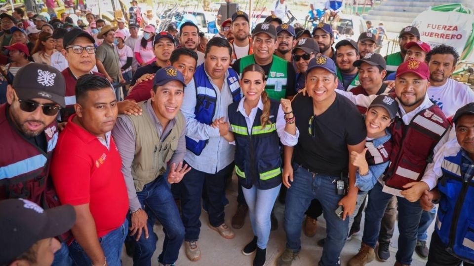 La gobernadora destacó esta conjunción de esfuerzos, lo que permite dar prioridad a aquellas áreas que requieren la intervención mediante el levantamiento de cúmulos de tierra y lodo,