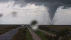 VIDEO: Captan impactante tornado en las costas de Florida previo al impacto del huracán Milton