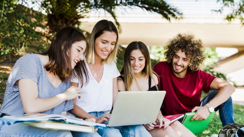 Estas son las cinco carreras que nadie quiere estudiar y tienen sueldos MILLONARIOS, según la IA