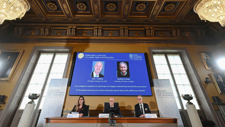 Los científicos fueron galardonados con el Nobel de Física este 8 de octubre.