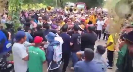 VIDEO: participantes de La Muerteada en Etla tienen enfrentamiento a golpes