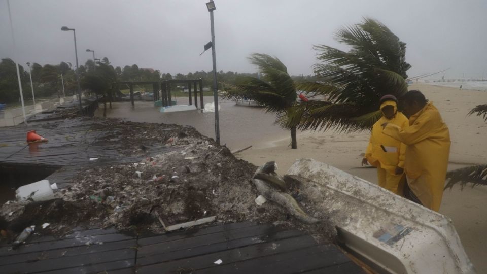 Rafael probablemente cause oleaje peligroso y corrientes de resaca en partes de la costa norte y oeste del golfo.