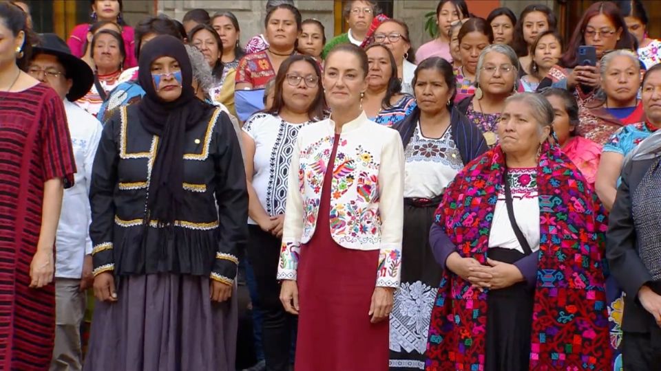 Claudia Sheinbaum se reúne con mujeres indígenas