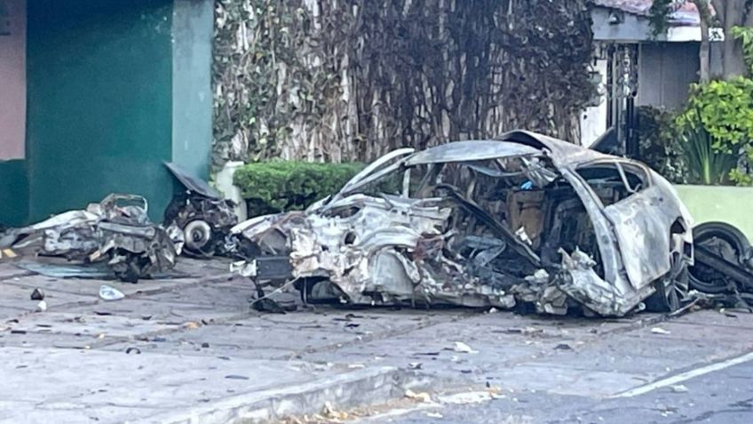 Muere persona calcinada tras chocar su auto de lujo contra muro de contención en Paseo de la Reforma