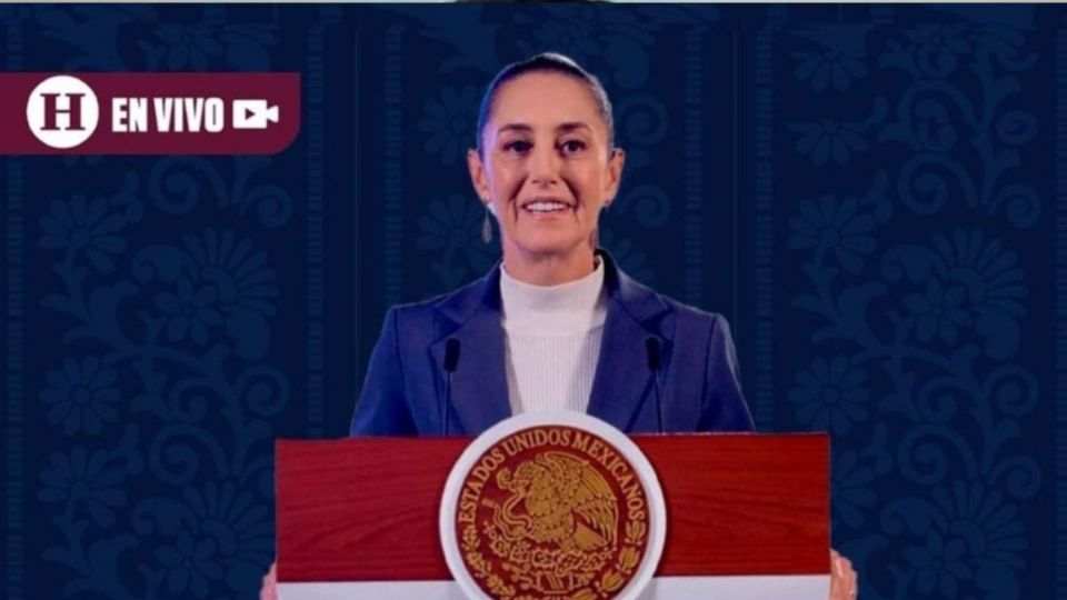 Claudia Sheinbaum presenta la Mañanera del Pueblo en Palacio Nacional.