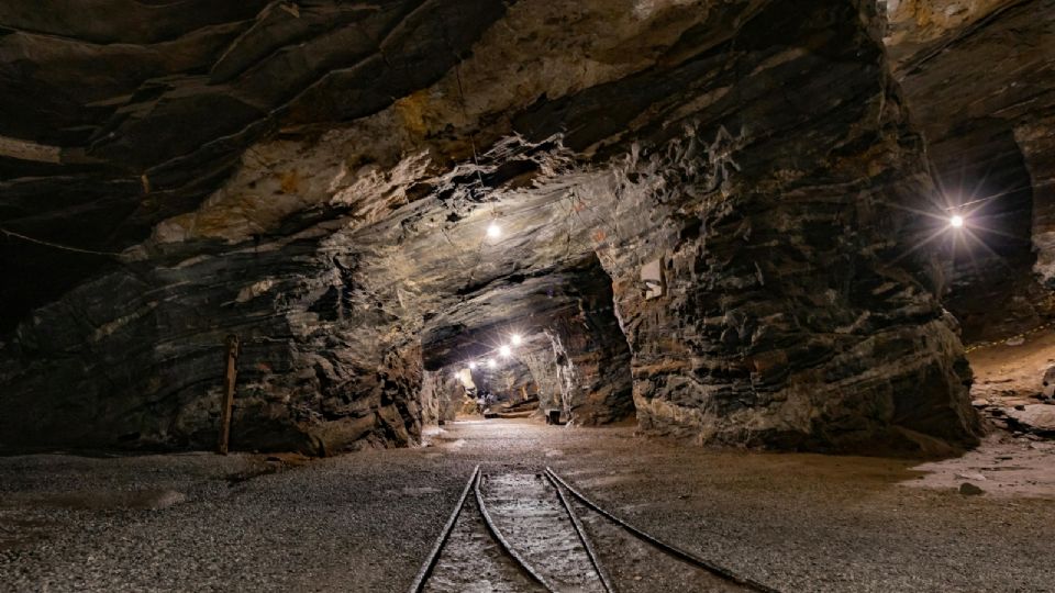 y deja a mineros atrapados