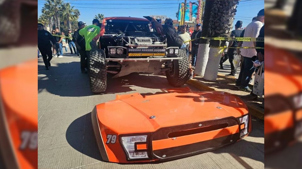 El conductor de la camioneta perdió el control de su unidad.