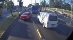 VIDEO: Sujeto invade carril de Metrobús, atropella a policía y lo capturan con cocaína