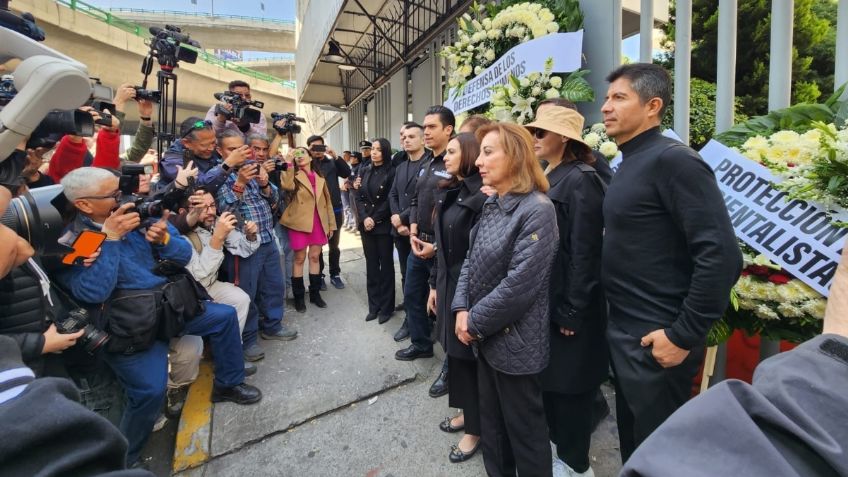 PAN coloca flores afuera de la CNDH: "que descanse en paz la defensa a los derechos humanos"