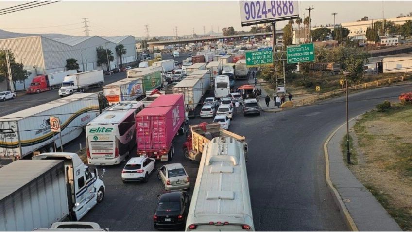 Manifestantes bloquean la caseta de Tepotzotlán y desquician el tráfico: alternativas viales