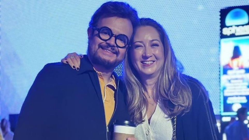 Una fuente cercana al cantante habría revelado el supuesto divorcio del cantante, luego de 23 años junto a Karen Coronado.