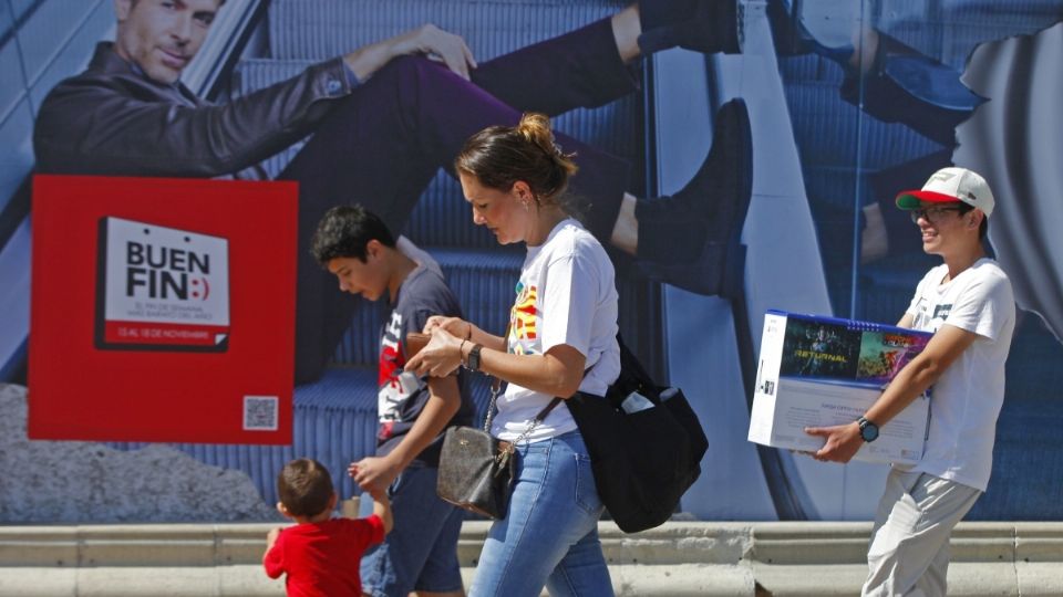 El titular de la Profeco inspeccionó que se cumpla con las ofertas, promociones y descuentos ofrecidos.