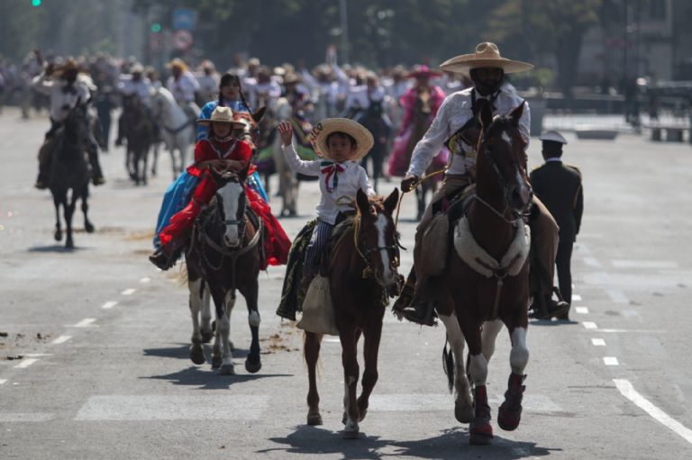 desfile de la revolucion