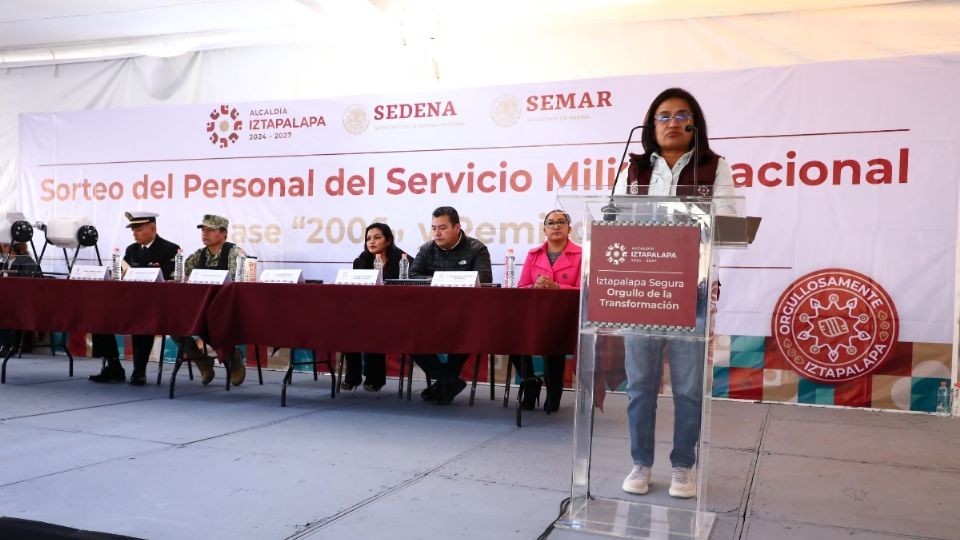 “Siéntanse orgullosos de sus valores patrios, de poder tener este contacto con la disciplina militar, la cual les aportará herramientas para enfrentar su futuro”, manifestó Aleida Alavez.