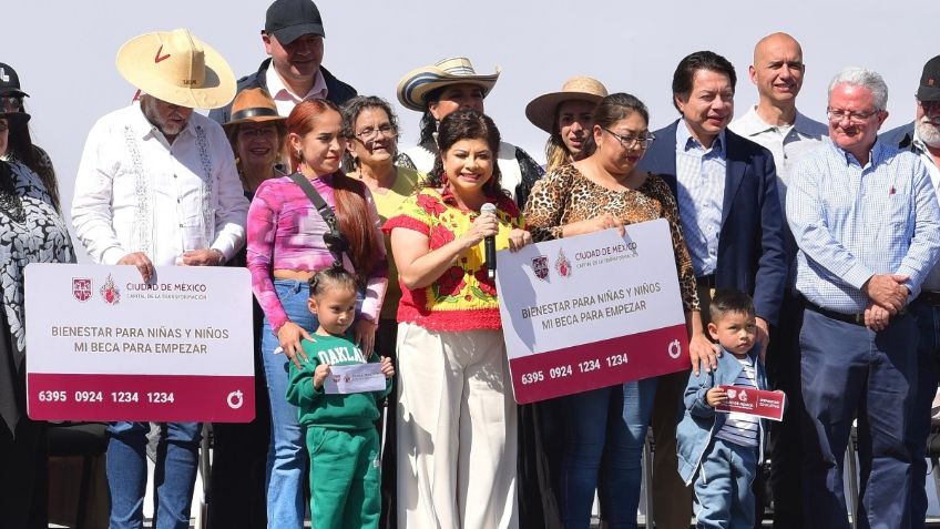 Entregan 10 mil tarjetas del programa "Mi Beca para Empezar" en la CDMX