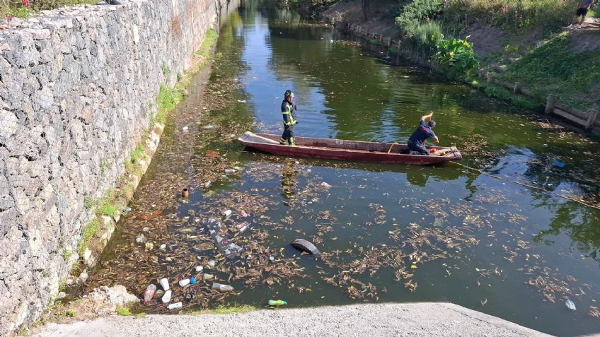 Un menor murió ahogado cuando intentaba recuperar una pelota de un canal de aguas negras en Iztapalapa