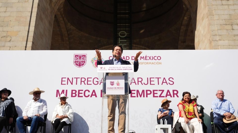 El titular de la SEP anunció que las Becas para Educación Básica tendrán un incremento de 28 mil millones de pesos, comparado con lo que se tenía en 2024.  