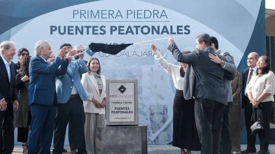 Ceremonia colocación primera piedra de puente peatonal