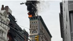 Fuerte incendio consume edificio histórico de Manhattan | VIDEO