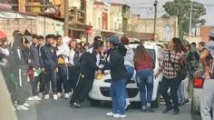 Buscan a mujer que atropelló en Chalco a niño que participaba en desfile y se dio a la fuga