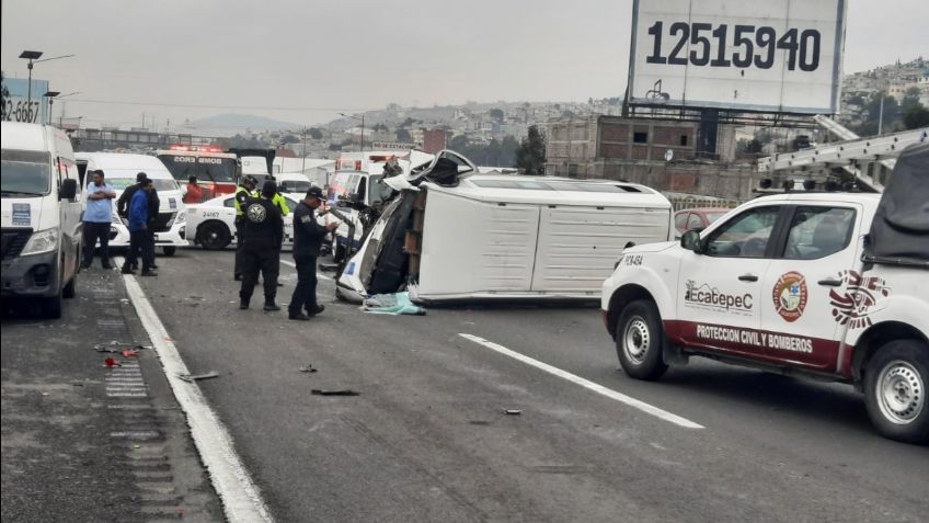 Choca y vuelca combi de pasajeros en la autopista México-Pachuca en Ecatepec | VIDEO