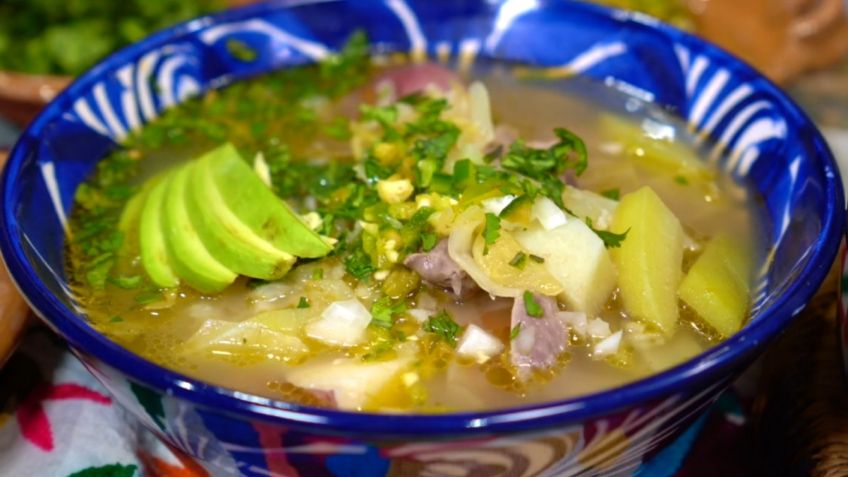 Prepara este rico caldo ranchero con menudencias para sobrevivir al clima frío y lluvioso